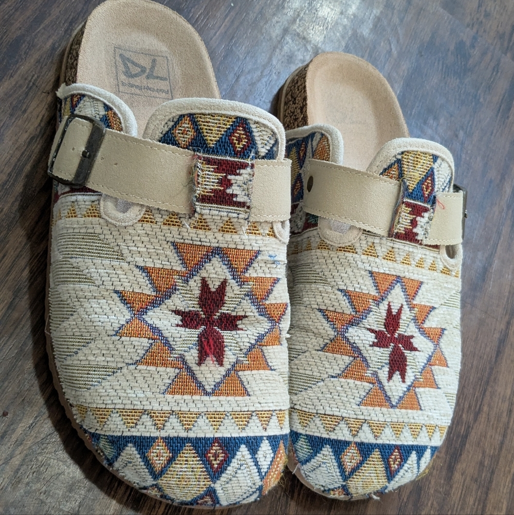 Dirty Laundry Clogs Size 8.5